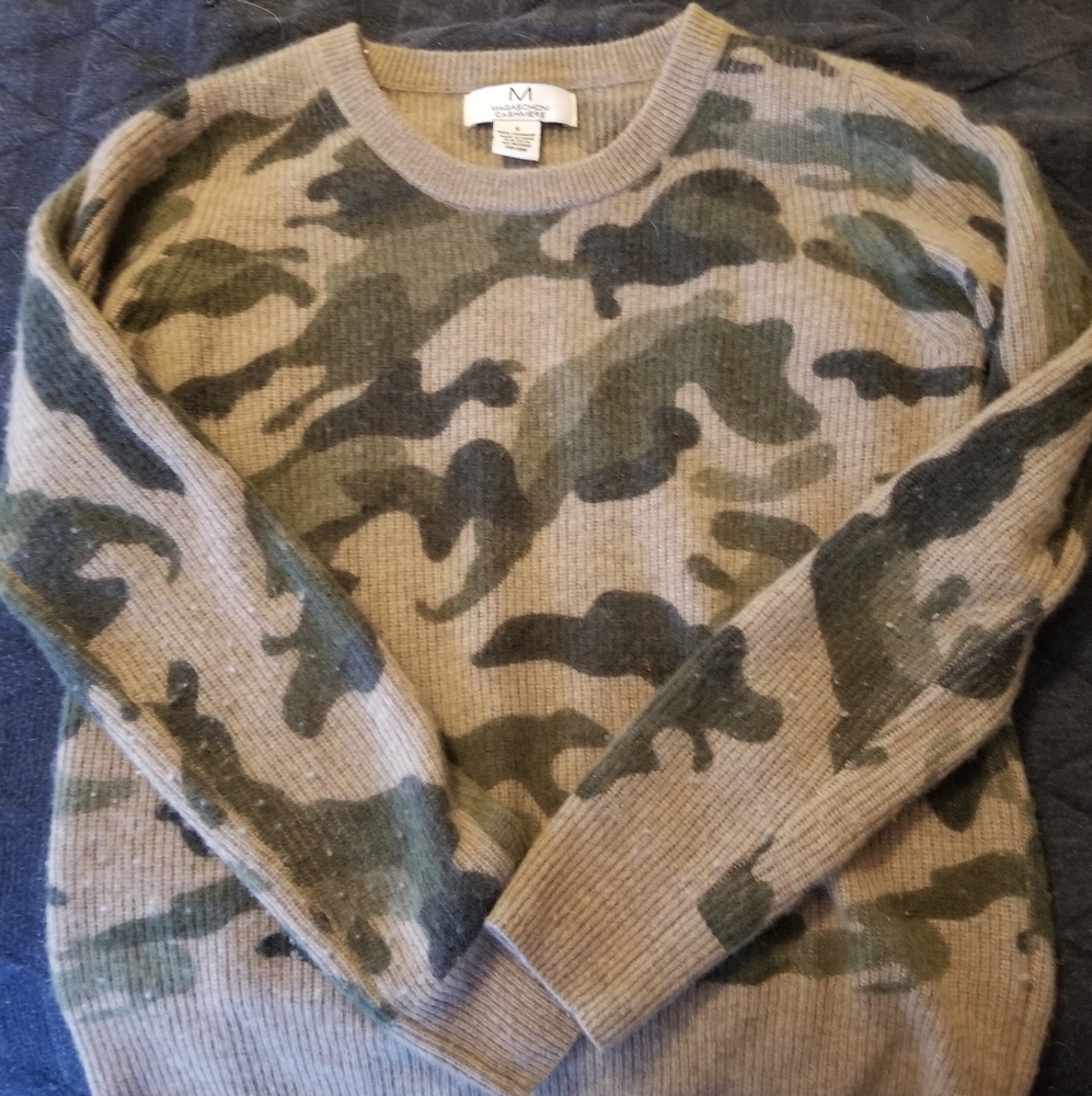 Magaschoni cashmere sweater size small camo